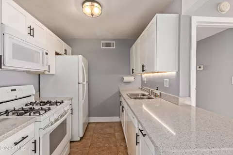 3828 N 32nd St #102, Phoenix, AZ 85018