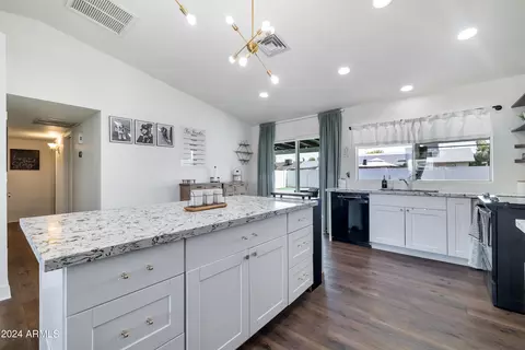 10911 W Montecito Ave, Phoenix, AZ 85037