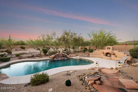 726 E Shawna Ct, Phoenix, AZ 85086 photo 2