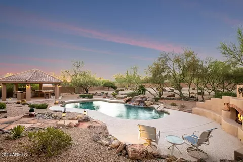 726 E Shawna Ct, Phoenix, AZ 85086