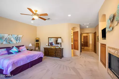 726 E Shawna Ct, Phoenix, AZ 85086 photo 9