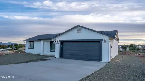 20297 E Saguaro Dr, Mayer, AZ 86333