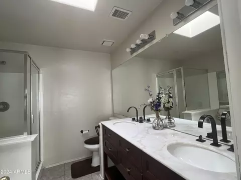 Bath - 1027 N Sparrow Dr, Gilbert, AZ 85234 photo 1 of 2