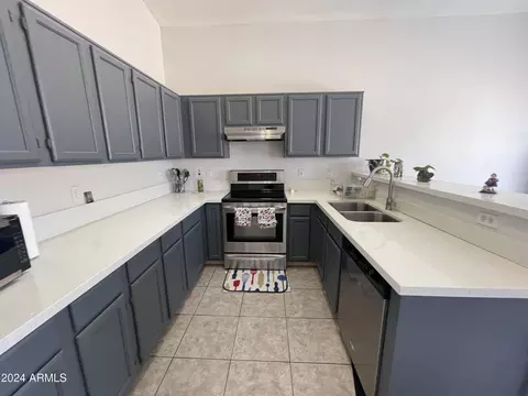 Kitchen - 1027 N Sparrow Dr, Gilbert, AZ 85234 photo 3 of 5