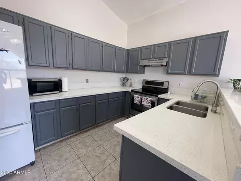 Kitchen - 1027 N Sparrow Dr, Gilbert, AZ 85234 photo 2 of 5