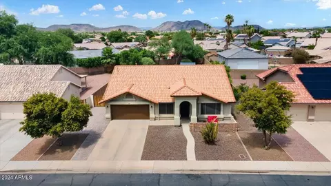 6360 W Villa Rita Dr, Glendale, AZ 85308