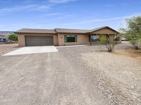 49023 N 1st Ln, New River, AZ 85087