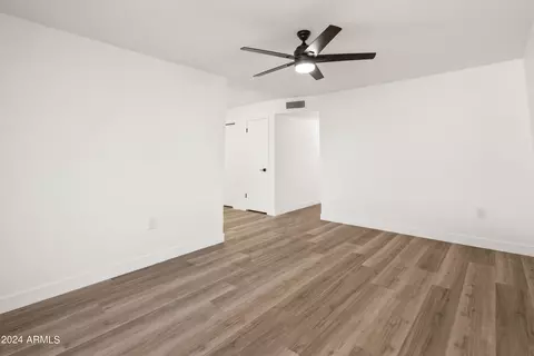 442 E Royal Palms Dr, Mesa, AZ 85203