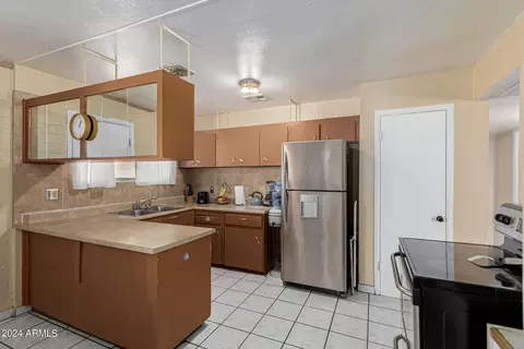 3125 N 40th Ln, Phoenix, AZ 85019 photo 9