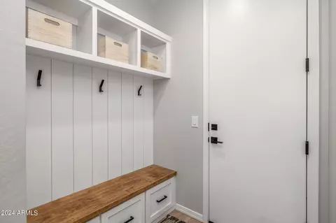 Entry Way - 9354 E Static Ave, Mesa, AZ 85212 photo 4 of 5