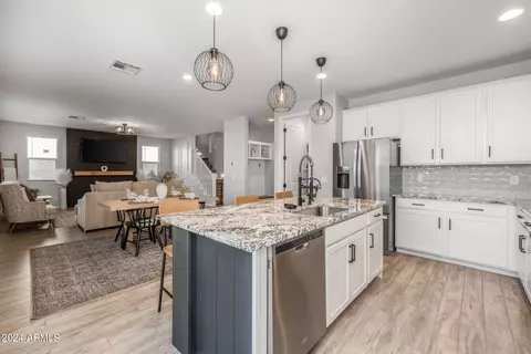 Kitchen - 9354 E Static Ave, Mesa, AZ 85212 photo 2 of 4