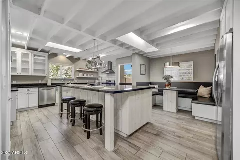 3132 E Highland Ave, Phoenix, AZ 85016