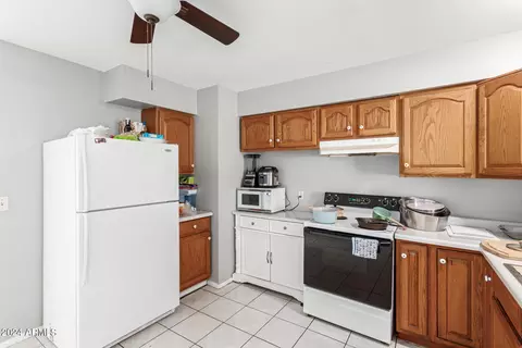 5802 W Avalon Dr, Phoenix, AZ 85031 photo 8