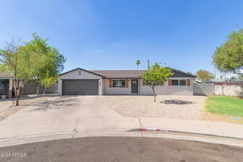 121 N Flint Cir, Mesa, AZ 85201