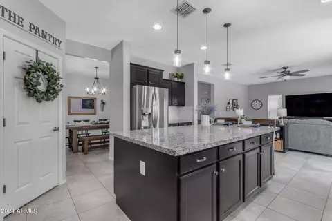 2675 E Gillcrest Rd, Gilbert, AZ 85298 photo 3