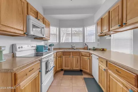 828 E Lexington Ave, Gilbert, AZ 85234 photo 4