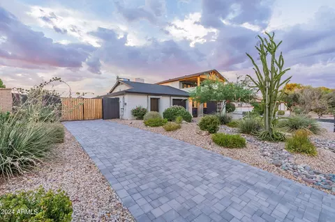2310 E Sunnyside Dr, Phoenix, AZ 85028 photo 2