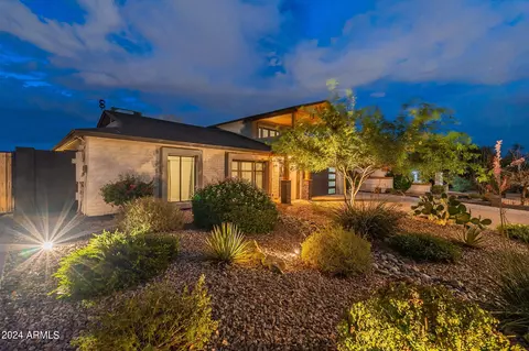 2310 E Sunnyside Dr, Phoenix, AZ 85028