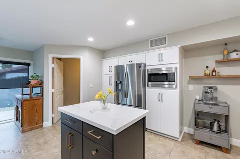 2310 E Sunnyside Dr, Phoenix, AZ 85028 photo 14