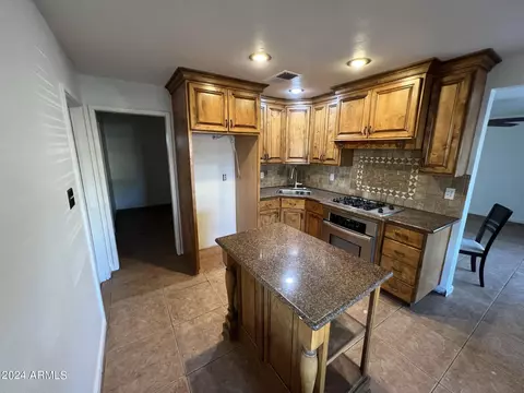 3048 N 37th Dr, Phoenix, AZ 85019 photo 3