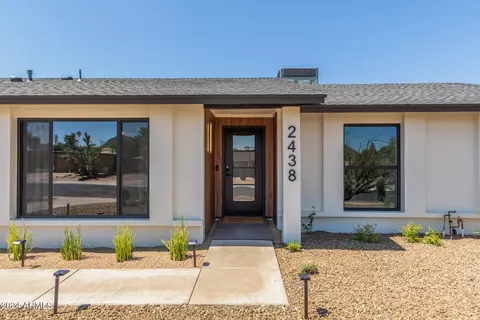 2438 E North Ln, Phoenix, AZ 85028 photo 2