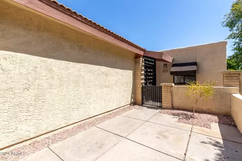 2703 E Shaw Butte Dr, Phoenix, AZ 85028 photo 9
