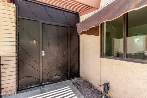 2703 E Shaw Butte Dr, Phoenix, AZ 85028 photo 10