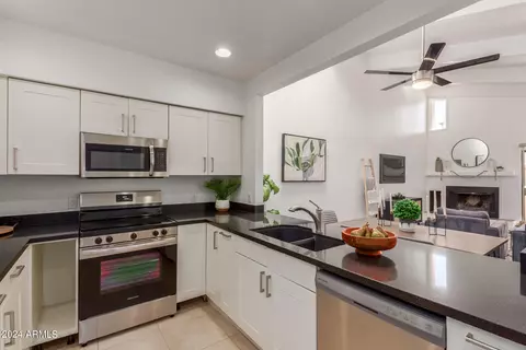 2703 E Shaw Butte Dr, Phoenix, AZ 85028 photo 16