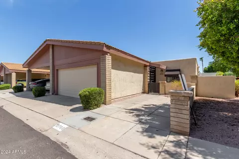 2703 E Shaw Butte Dr, Phoenix, AZ 85028