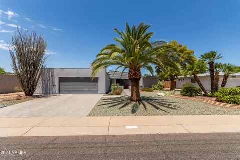 16414 N Desert Holly Dr, Sun City, AZ 85351