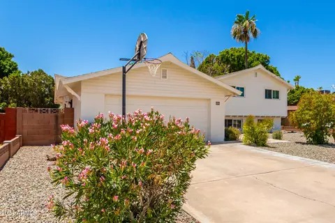 117 Ellis Dr, Tempe, AZ 85282 photo 3