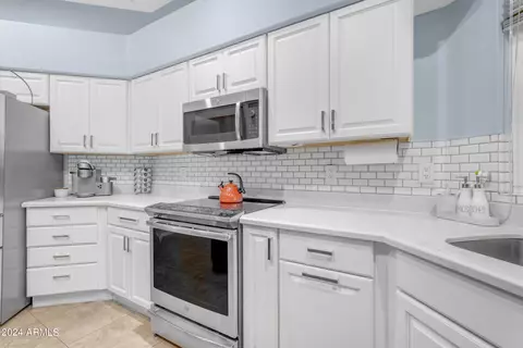 92 S Debra Dr, Gilbert, AZ 85296 photo 3