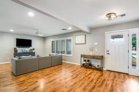 1018 E Tuckey Ln, Phoenix, AZ 85014 photo 12