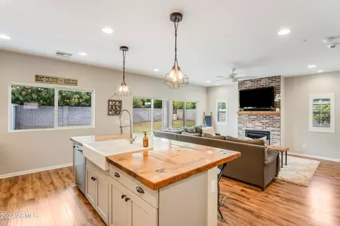 1018 E Tuckey Ln, Phoenix, AZ 85014 photo 9