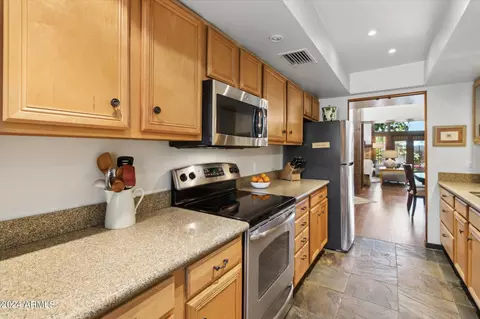 725 E Gardenia Dr, Phoenix, AZ 85020 photo 8