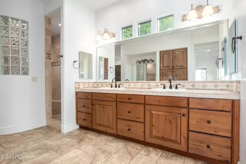 Bath - 3530 E Knoll St, Mesa, AZ 85213 photo 3 of 11
