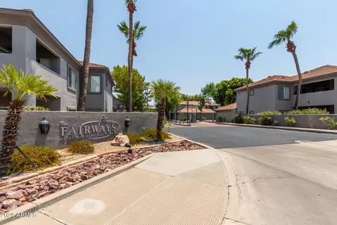 7401 W Arrowhead Clubhouse Dr #2051, Glendale, AZ 85308