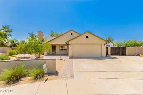 6035 W Maui Ln, Glendale, AZ 85306