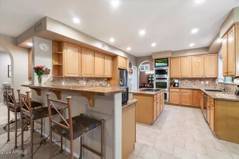 4512 E Robin Ln, Phoenix, AZ 85050 photo 7