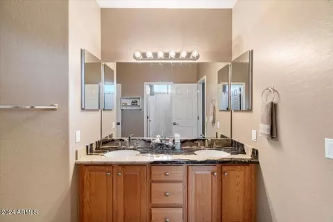 4512 E Robin Ln, Phoenix, AZ 85050 photo 41