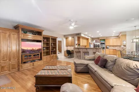 4512 E Robin Ln, Phoenix, AZ 85050 photo 13