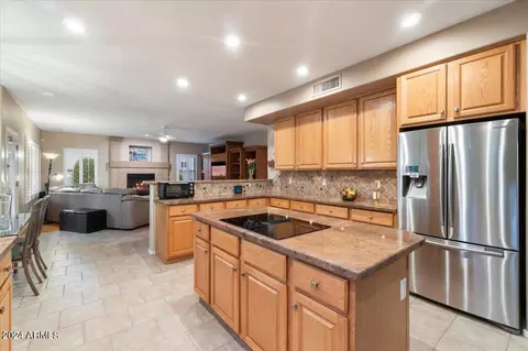 4512 E Robin Ln, Phoenix, AZ 85050 photo 6