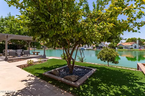 3807 E Amberwood Dr, Phoenix, AZ 85048