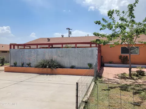 110 Mountain View Ave, Bisbee, AZ 85603 photo 2