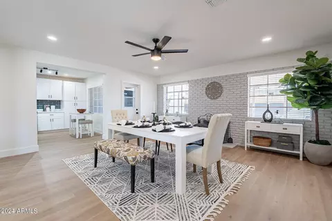 2302 E Palm Ln, Phoenix, AZ 85006