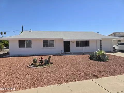 10039 W Palmer Dr, Sun City, AZ 85351