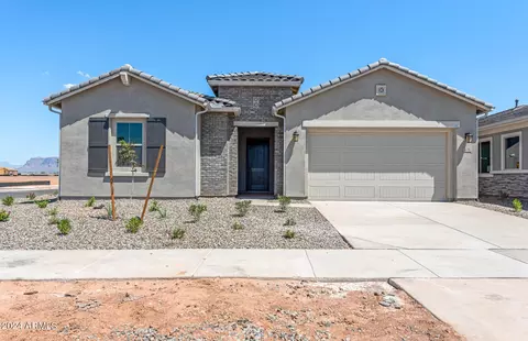 870 W Flatiron Trl, Apache Junction, AZ 85120