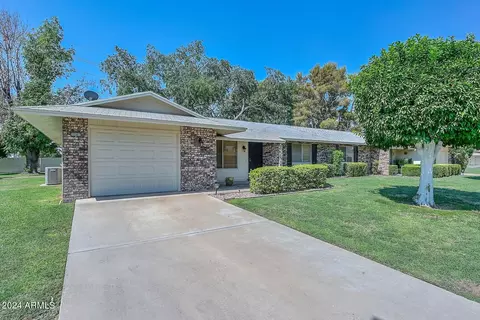 10901 W Caron Dr, Sun City, AZ 85351