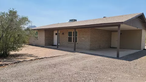 49030 N 26th Ave, New River, AZ 85087