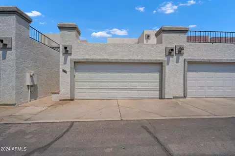 9223 N 47th Ct, Glendale, AZ 85302
